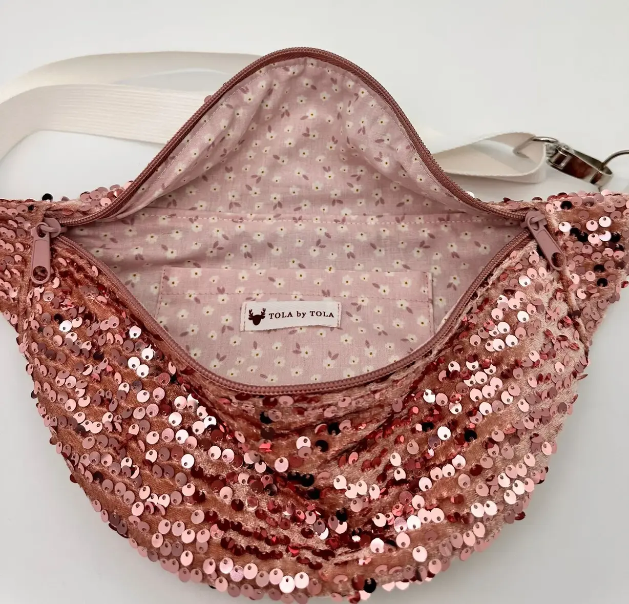 nerka saszetka cekiny na welurze nerka saszetka cekiny na welurze