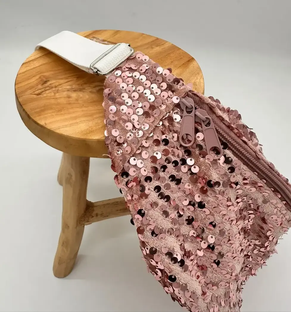 nerka saszetka cekiny na welurze nerka saszetka cekiny na welurze