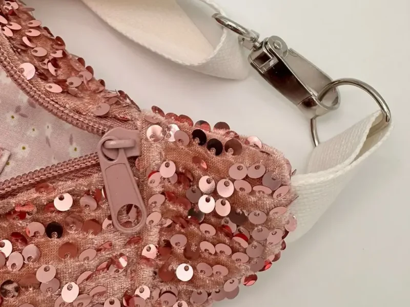 nerka saszetka cekiny na welurze